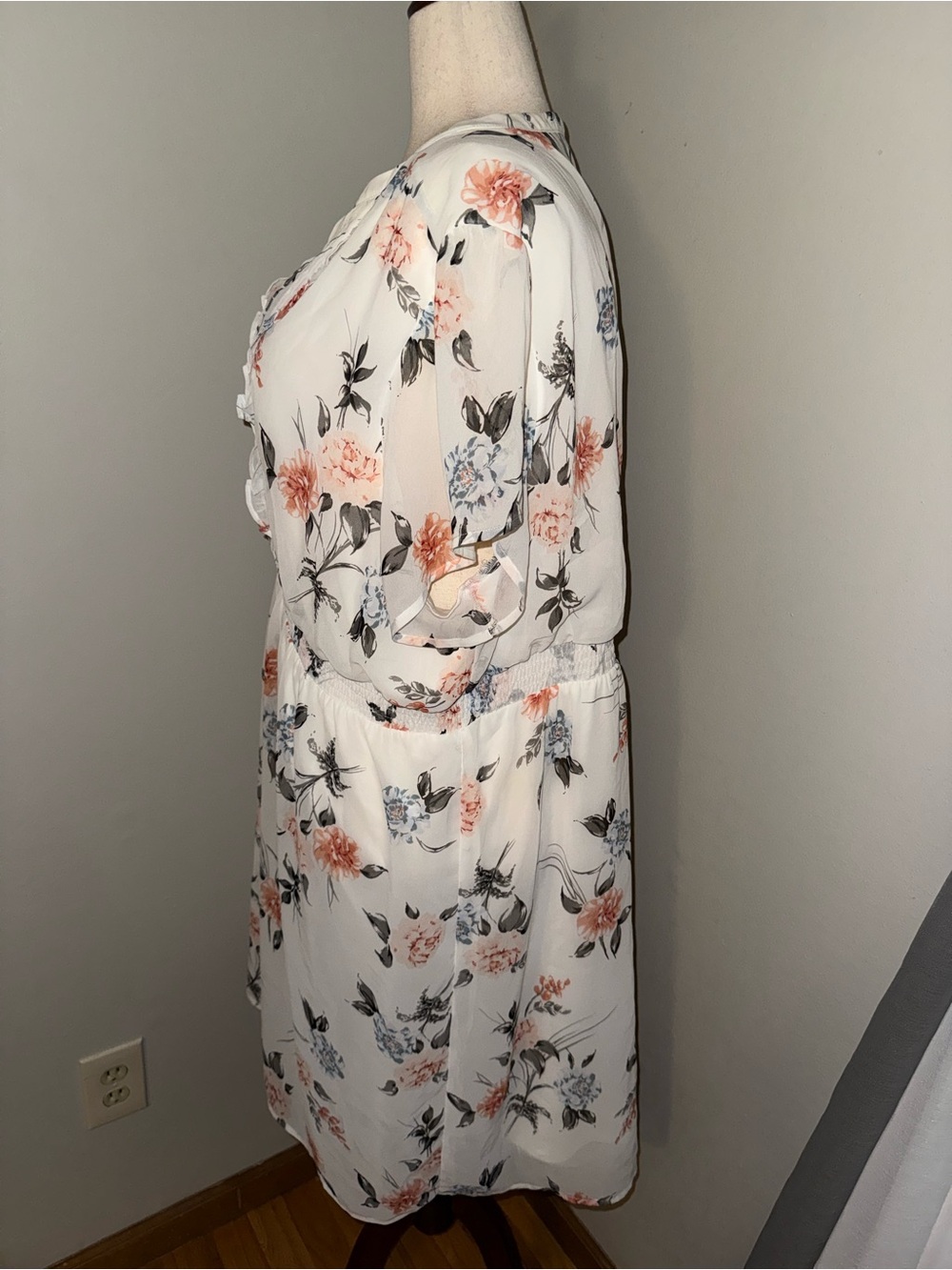 torrid White Floral Ruffle-Front Mini Dress - Picture 4 of 6